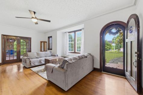 511 E Cambridge Avenue Greenwood SC 29646