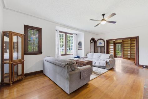 511 E Cambridge Avenue Greenwood SC 29646
