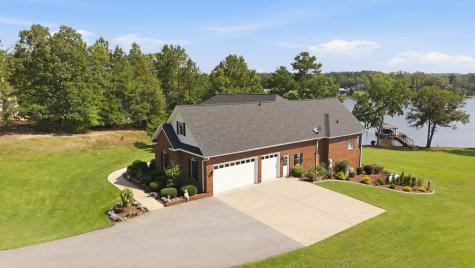 105 Coogans Bluff Hodges SC 29653