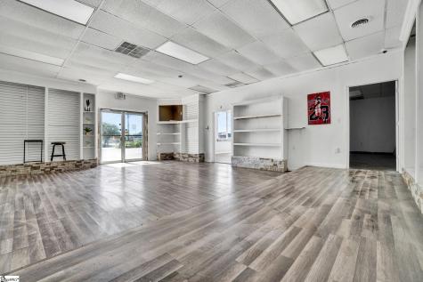 1310 72/221 East Highway Greenwood SC 29649