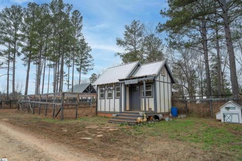 1425 S Harper Street Laurens SC 29360