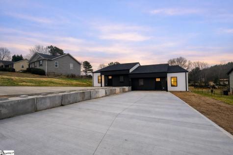 285/287 Scenic Avenue Campobello SC 29322