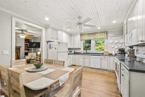 520 Esseola Street Saluda NC 28773