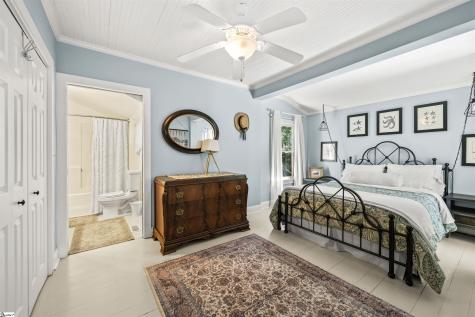520 Esseola Street Saluda NC 28773