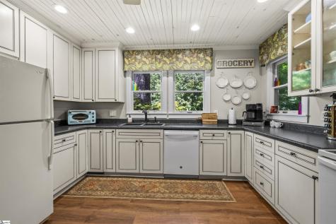 520 Esseola Street Saluda NC 28773