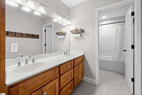 142 W. Bay View Drive Seneca SC 29672