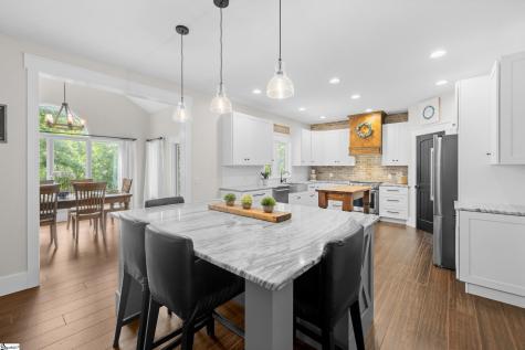 142 W. Bay View Drive Seneca SC 29672