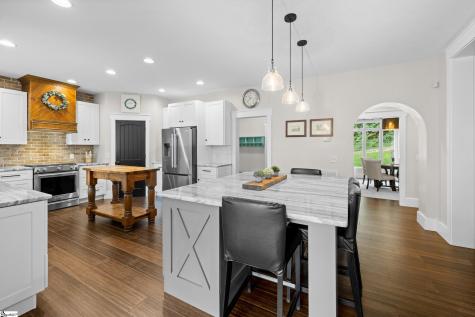 142 W. Bay View Drive Seneca SC 29672