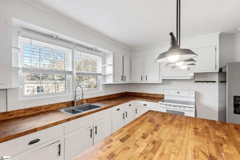 118 Park Street Easley SC 29640