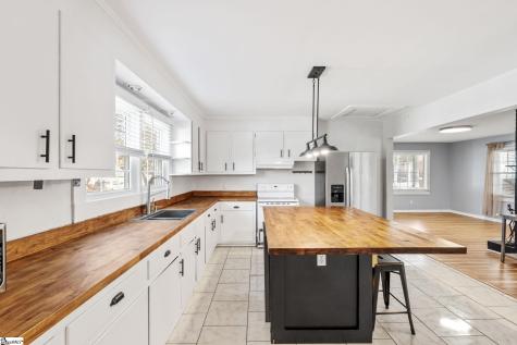 118 Park Street Easley SC 29640