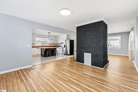 118 Park Street Easley SC 29640