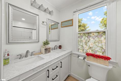 8 Linda Lane Greenville SC 29617