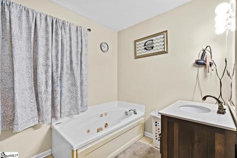 3258 W 72 Highway Clinton SC 29325