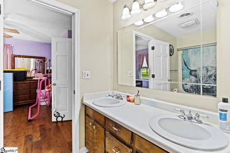 3258 W 72 Highway Clinton SC 29325