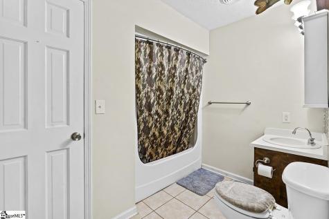 3258 W 72 Highway Clinton SC 29325