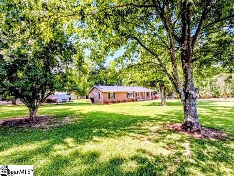 3258 W 72 Highway Clinton SC 29325