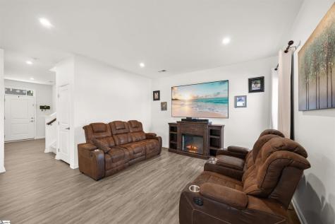 8 Wiltshire Circle Easley SC 29642