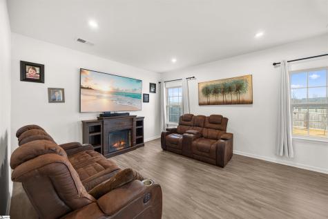 8 Wiltshire Circle Easley SC 29642