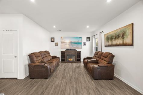 8 Wiltshire Circle Easley SC 29642