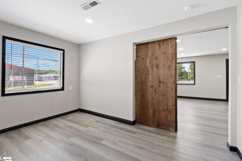 327 W Main Street Clinton SC 29325