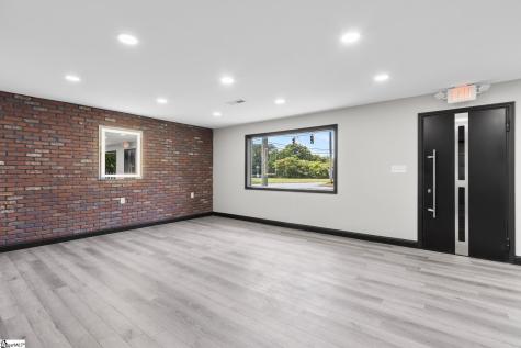 327 W Main Street Clinton SC 29325