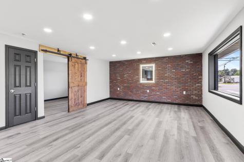 327 W Main Street Clinton SC 29325