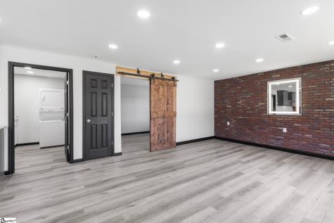 327 W Main Street Clinton SC 29325