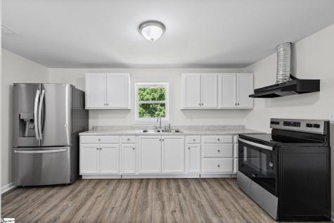 141 Edge Street Wellford SC 29385