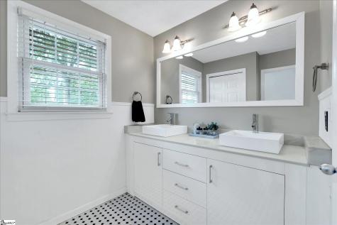 1002 Greenwood Court Easley SC 29642