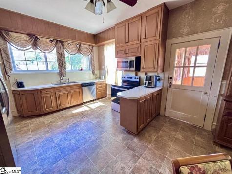 400 E Buford Street Gaffney SC 29340