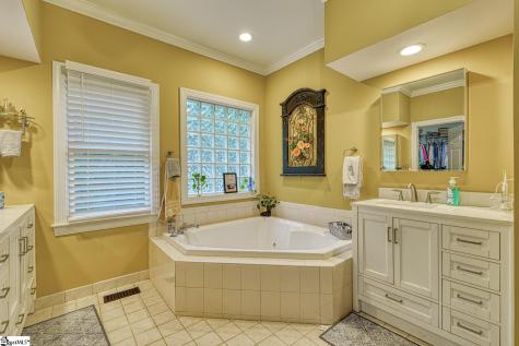 335 Hillcove Point Wellford SC 29385