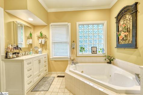 335 Hillcove Point Wellford SC 29385
