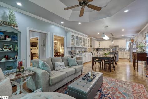 335 Hillcove Point Wellford SC 29385