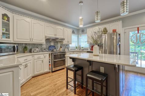 335 Hillcove Point Wellford SC 29385