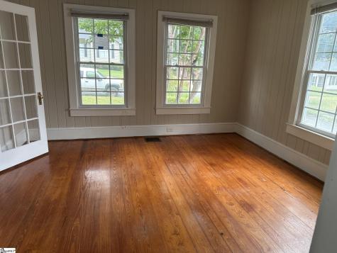 108 Moreland Avenue Laurens SC 29360