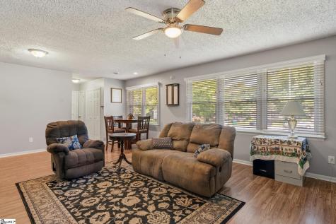 17 Lawnview Court Wellford SC 29385