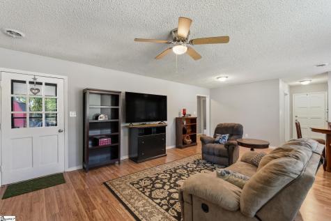 17 Lawnview Court Wellford SC 29385