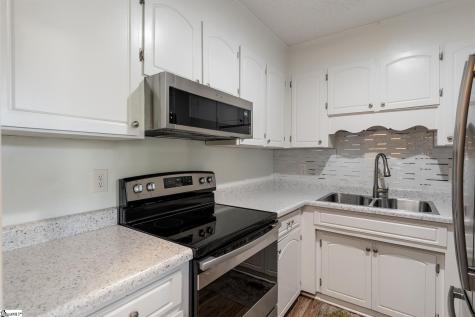 17 Lawnview Court Wellford SC 29385