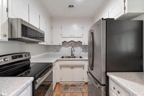 17 Lawnview Court Wellford SC 29385