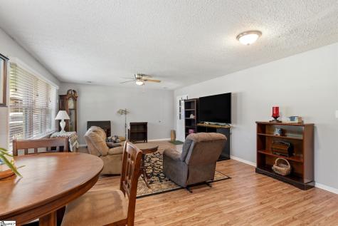 17 Lawnview Court Wellford SC 29385