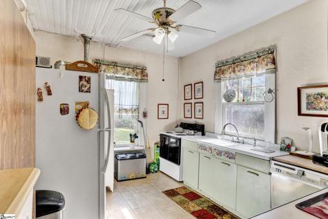 1189 49 Highway Laurens SC 29360