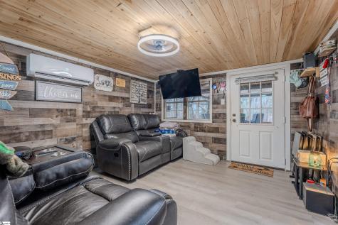 370 N Port Bass Drive Fair Play SC 29643