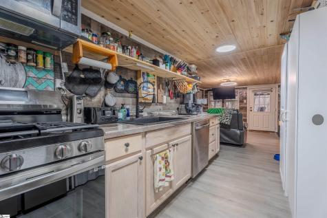 370 N Port Bass Drive Fair Play SC 29643