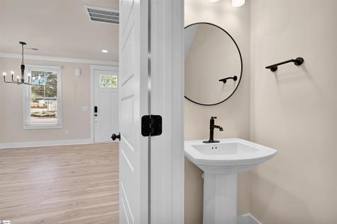 9 Hawthorne Lane Greenville SC 29605