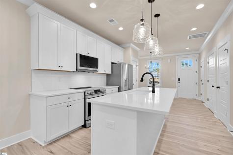 9 Hawthorne Lane Greenville SC 29605