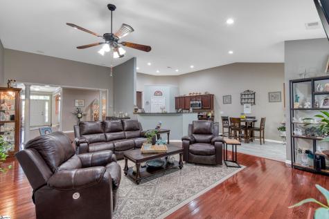 806 Hartscove Court Boiling Springs SC 29316