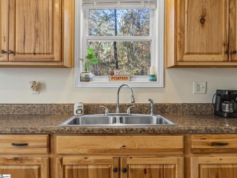 131 Mcginnis Road Cowpens SC 29330