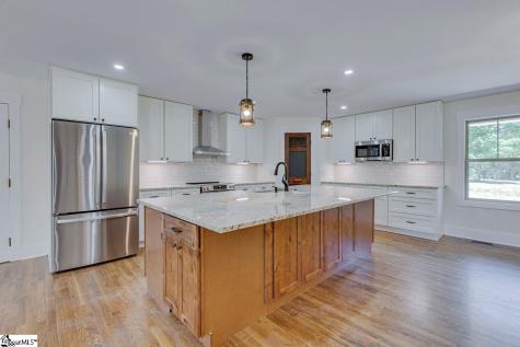 1041 Motlow School Road Campobello SC 29322