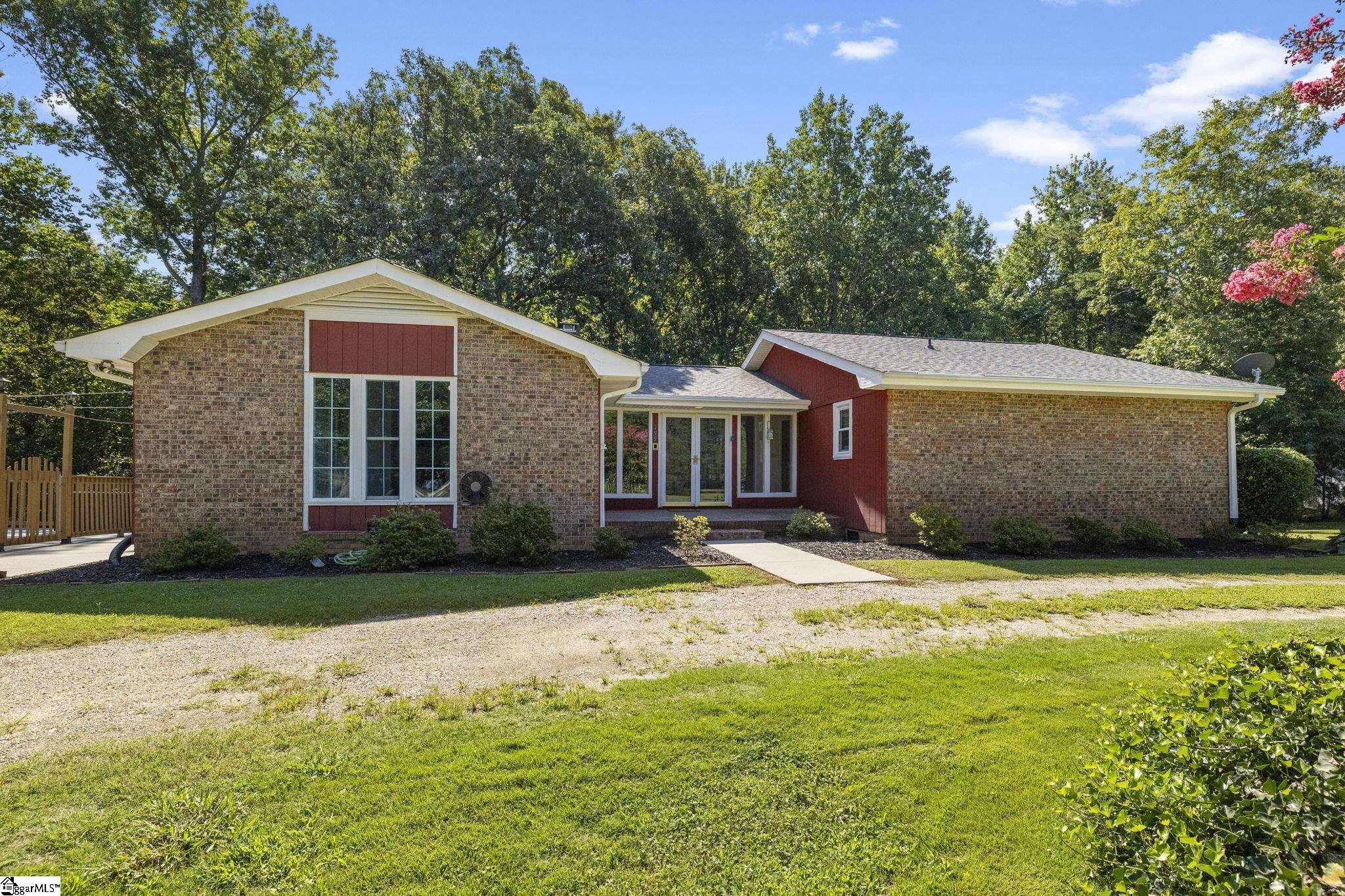 195 Pine Trace Campobello SC 29322