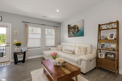 27 Rollins Avenue Greenville SC 29607